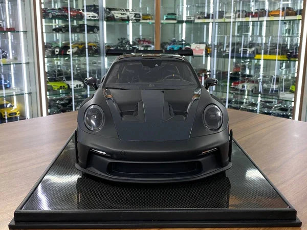 1:8 Scale Resin Sports Car – Matt Black/Gold Rim Limited Edition🖤💫