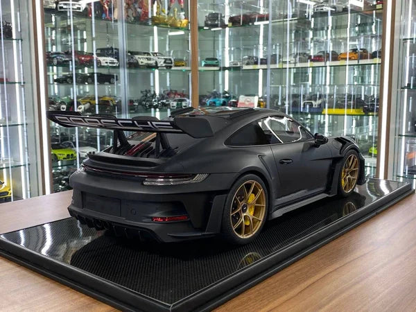 1:8 Scale Resin Sports Car – Matt Black/Gold Rim Limited Edition🖤💫