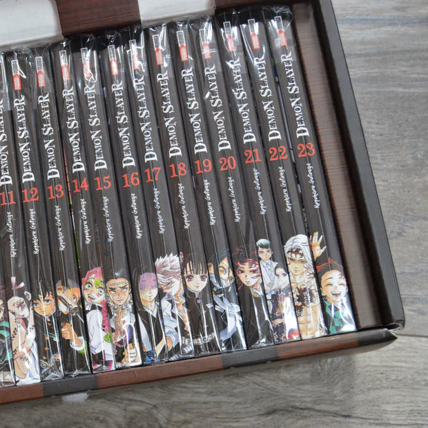 Demon Slayer: Kimetsu no Yaiba Complete Box Set (Volumes 1-23) 📚🔥
